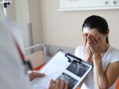 Miscarriage-Signs-and-Symptoms-400x300